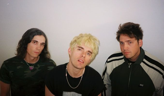 Image Source: https://images.discovery-prod.axs.com/2025/07/waterparks-tickets_11-20-25_17_687e4bf29e7bc.jpg